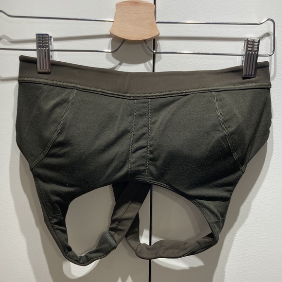 Lululemon sports bra with pads - Picture 3 of 3